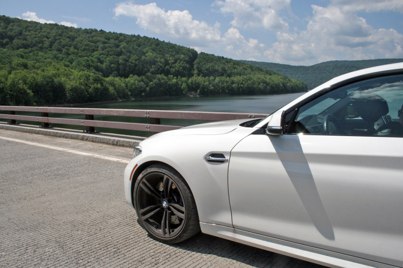 Illustration for article titled The 2017 BMW M2 Is Exactly What You Want A Modern M Car To Be